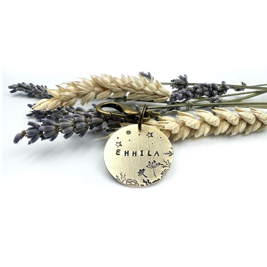 Hundemarke „Èhhîla“ – mit Sternenhimmel & Blumenwiese, handgemacht