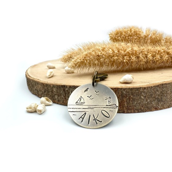 Hundemarke „Ocean Breeze“ – Küstenmotiv, Name & Telefonnummer | Handgestempelt