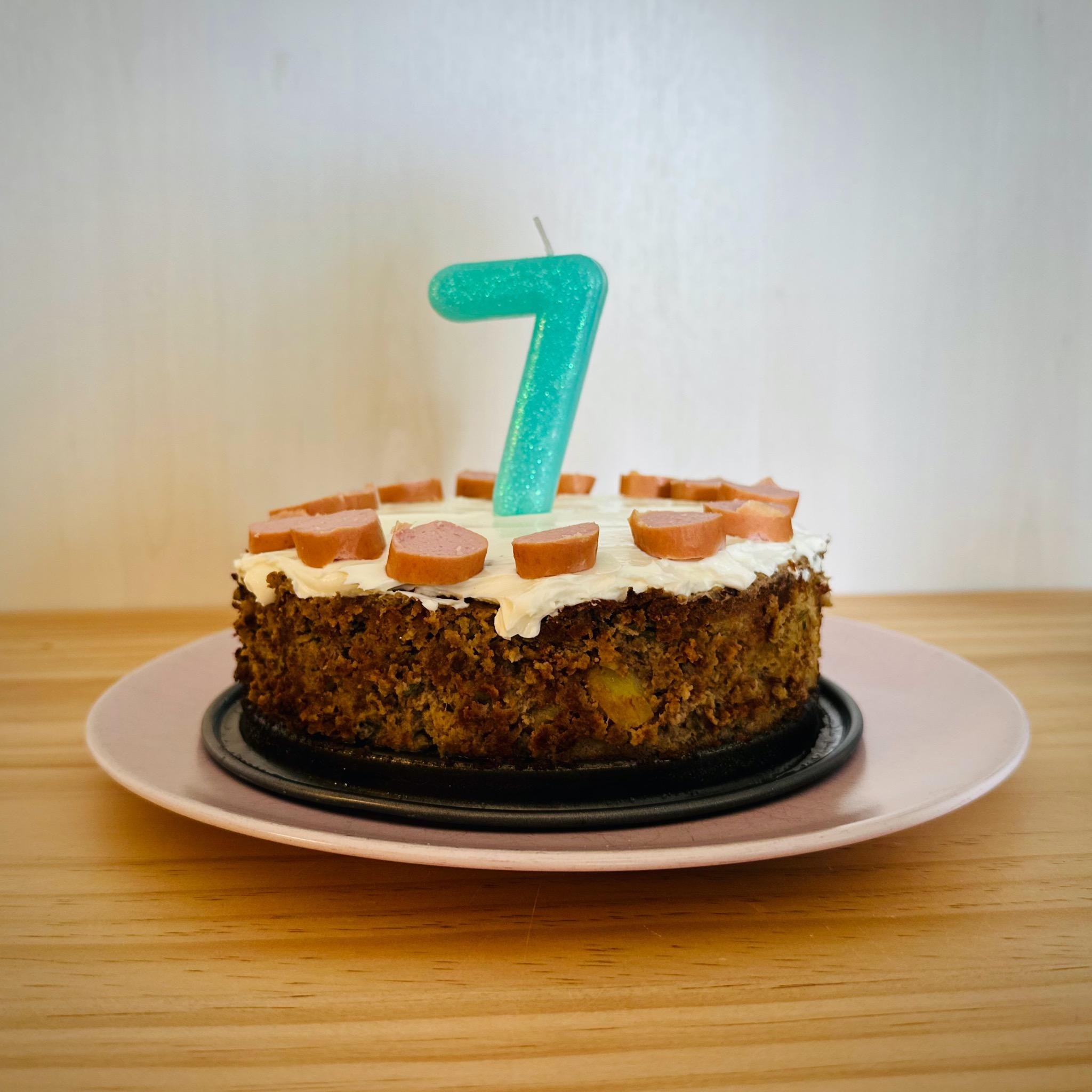Aikos Geburtstag – Ein besonderer Tag mit selbstgebackener Hundetorte